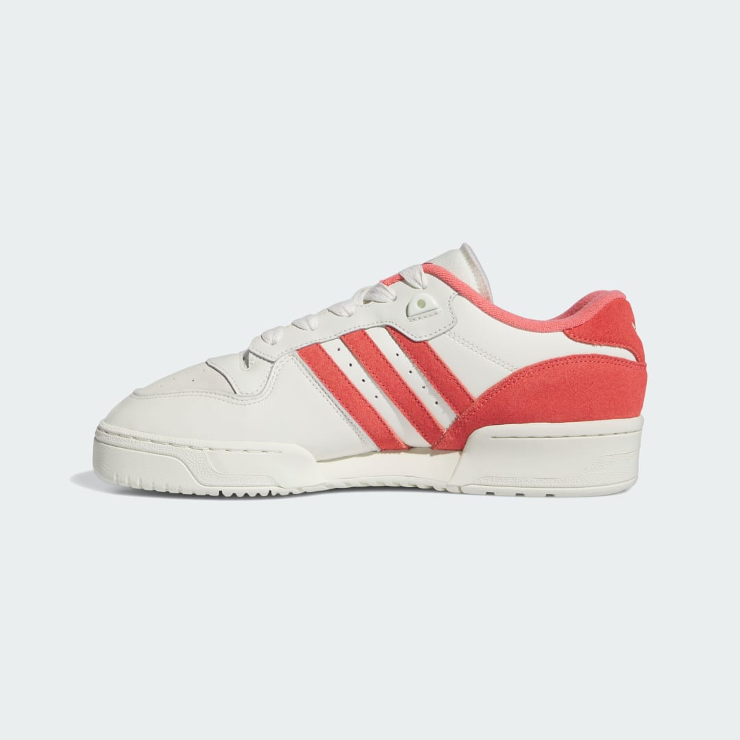 adidas Tenis Rivalry Low Hombre, Ivory/preloved scarlet/blanco
adidas Tenis Rivalry Low Hombre, Ivory/preloved scarlet/blanco