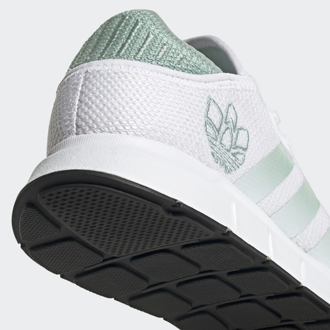 фото Кроссовки swift run x adidas originals