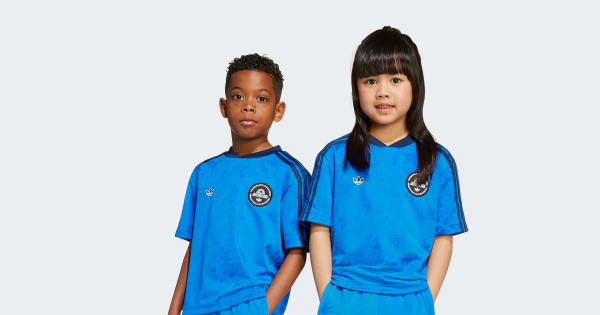 アディダス キッズ用Tシャツ セットアップ - ブルー | アディダス ジャパン