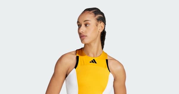 ホワイトタンクトップとイエローレギンスセット ホワイトタンクトップとイエローレギンスセット ホワイトタンクトップ