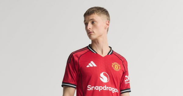 マンチェスター・ユナイテッドの2000-02シーズンホームシャツ マンチェスター・ユナイテッドの2000-02シーズンホームシャツ