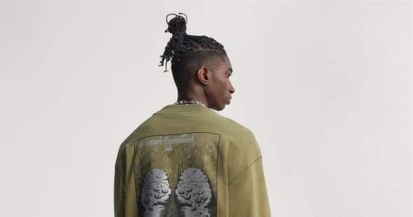  メンズロングTシャツ✩.*˚ 新品 アディダス エキップメント グラフィック長袖Tシャツ - グリーン