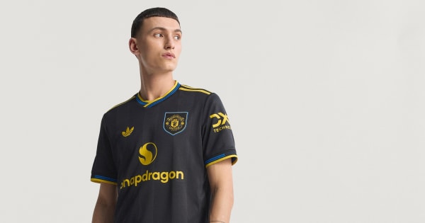 アディダス マンチェスターユナイテッド プレゼンテーションジャケット 日本O マンチェスター・ユナイテッド '91 トラックトップ｜adidas