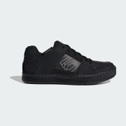 Product color: Core Black / Core Black / Grey Three