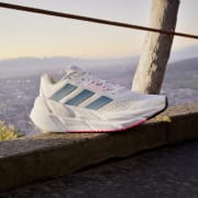 Color del artículo: Cloud White / Altered Blue / Lucid Pink