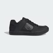 Product color: Core Black / Core Black / Grey Three