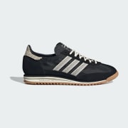 Product color: Core Black / Wonder White / Off White