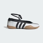 Product color: Cloud White / Core Black / Gum