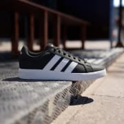 Color: Core Black / Cloud White / Core Black