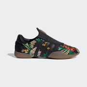 Colour: Core Black / Gold Metallic / Gum