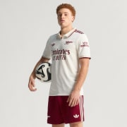 Cor do artigo: Cloud White / Team Coll Burgundy 2