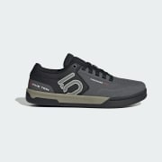 Product colour: Grey Six / Silver Pebble / Core Black