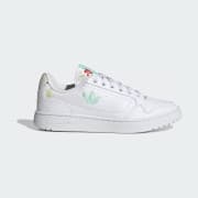 商品カラー： Cloud White / Cloud White / Almost Lime