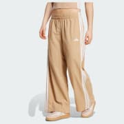 Colour: Warm Sandstone / White