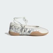 Colour: Core White / Silver Metallic / Gum