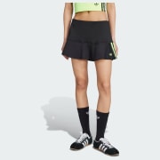 【adidas Originals 】3-Stripes Mini Skirt（送料込み） adidas Originals 3 Stripe Mini Skirt in White | REVOLVE