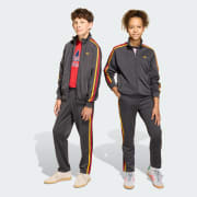 Product color: Utility Black / Collegiate Gold