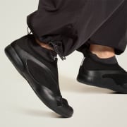 Kód farby: Core Black / Core Black / Cloud White