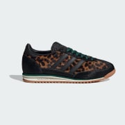 Farbe: Core Black / Off White / Collegiate Green