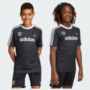 Colour: Black / White