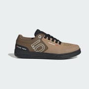 Artikelkleur: Cardboard / Off White / Core Black