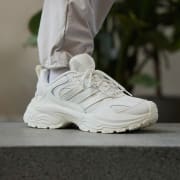 컬러: Core White / Off White / Silver Metallic