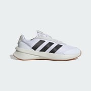 Colour: Cloud White / Core Black / Gum