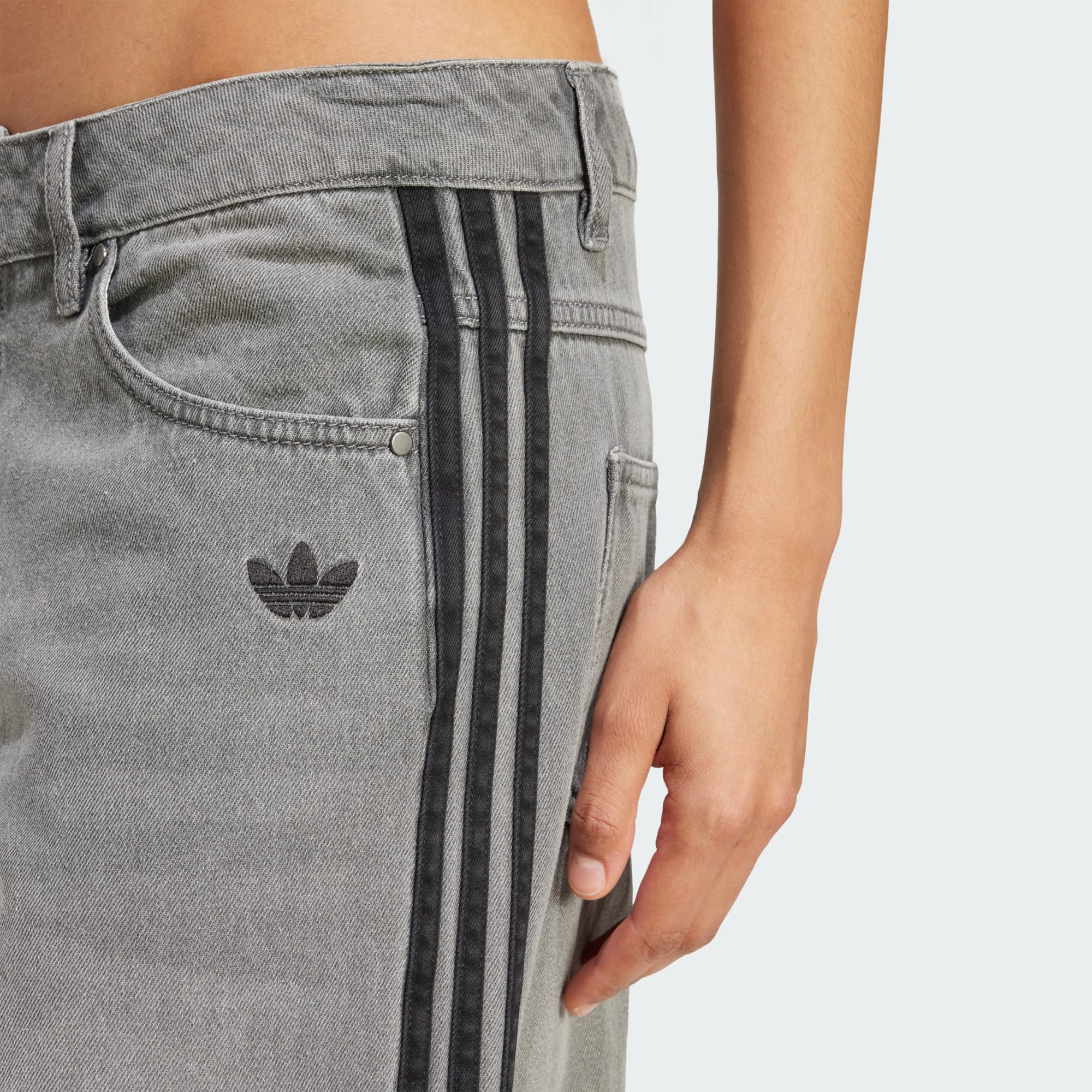 Adidas ADILLENUM 28サイズ　デニムカーゴグレー　IV9345 レディース Adilenium デニムカーゴパンツ ブラック｜アパレル