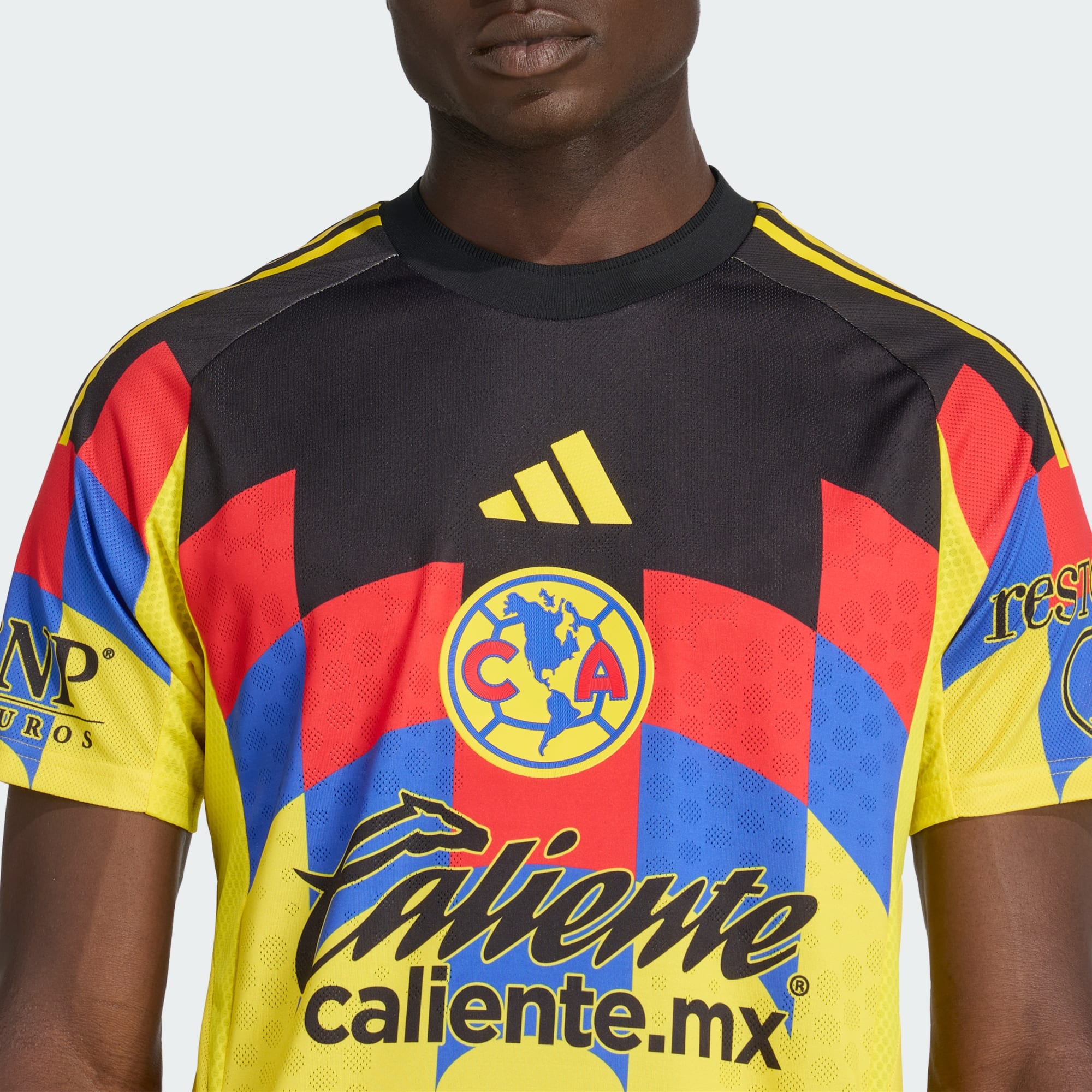 Detailed close-up of the crest and pattern on the Club América jersey.