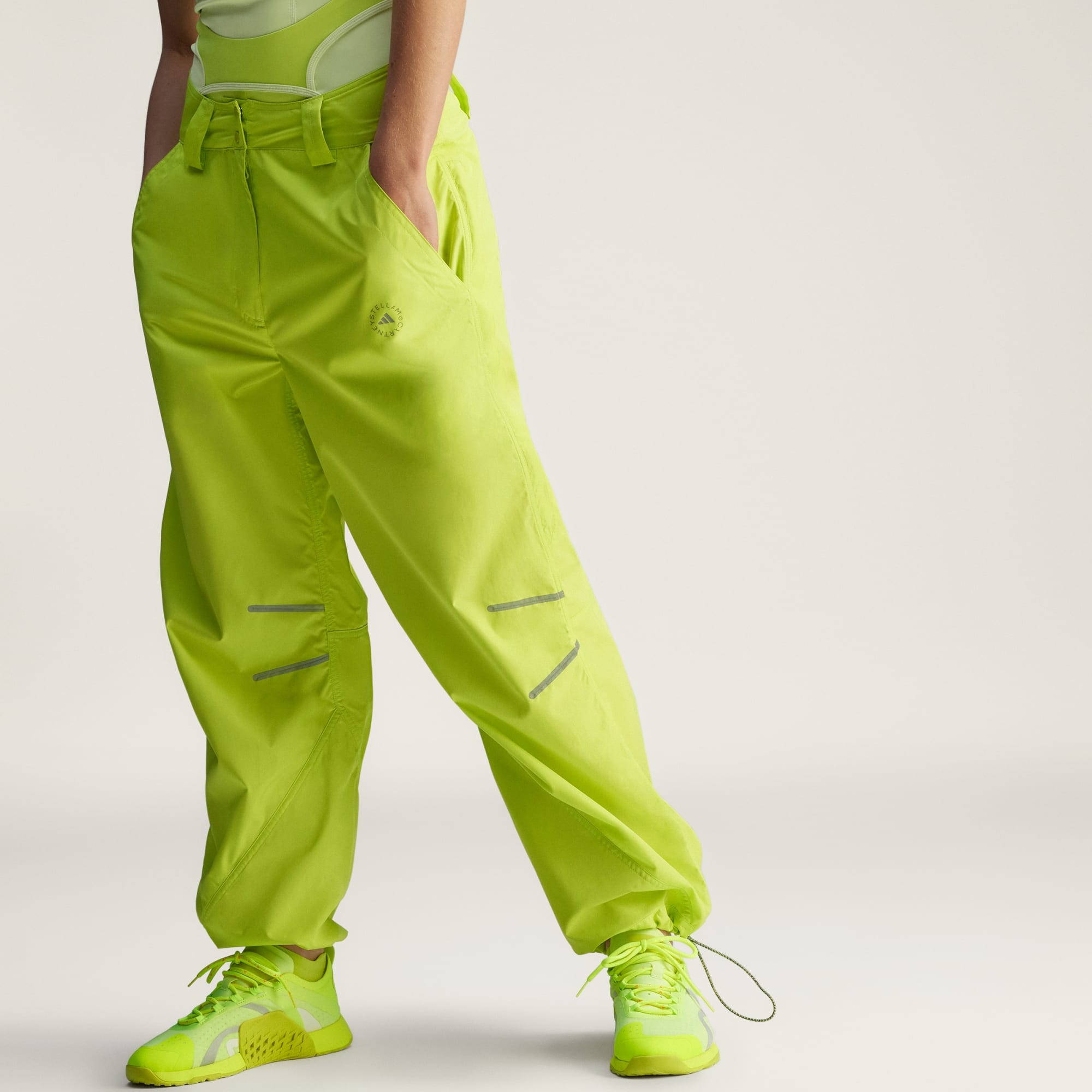 Pantaloni da allenamento adidas by Stella McCartney Woven Verde JG5783 HM1