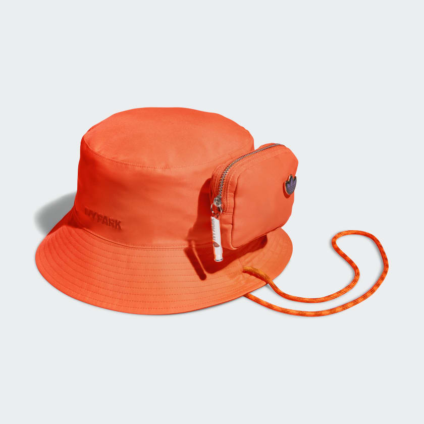 REVERSIBLE BUCKET HAT