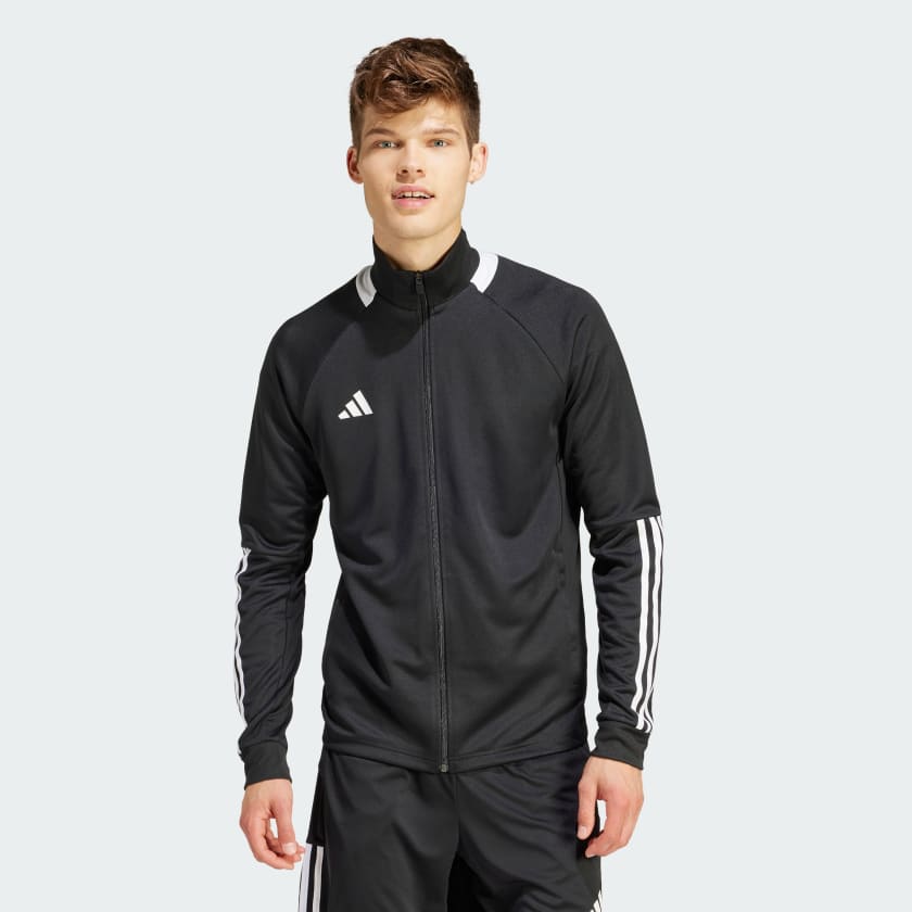Adidas chaqueta deportiva de color negro y con línea