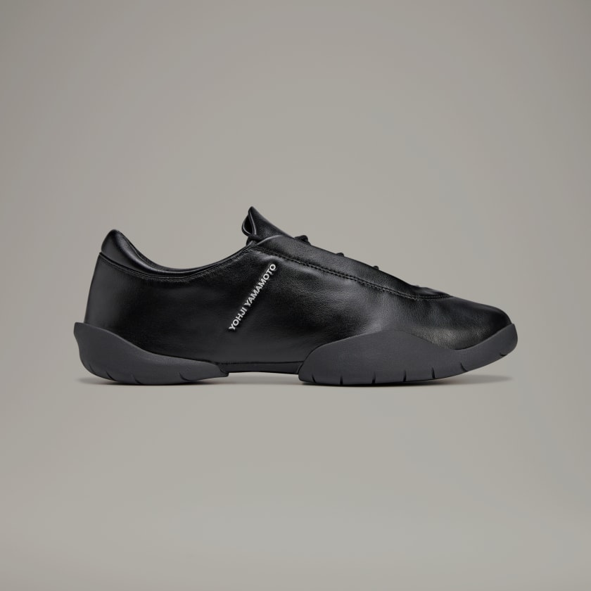 Y-3 Regu, Black - Triple Black Leather Sneakers | adidas DE