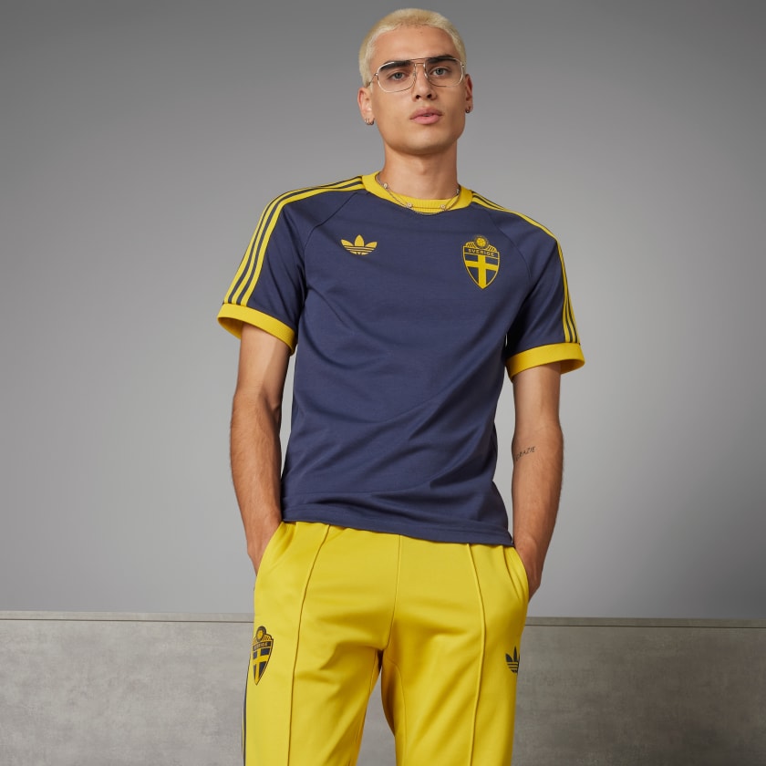 Adidas shirt lichtblauw on sale