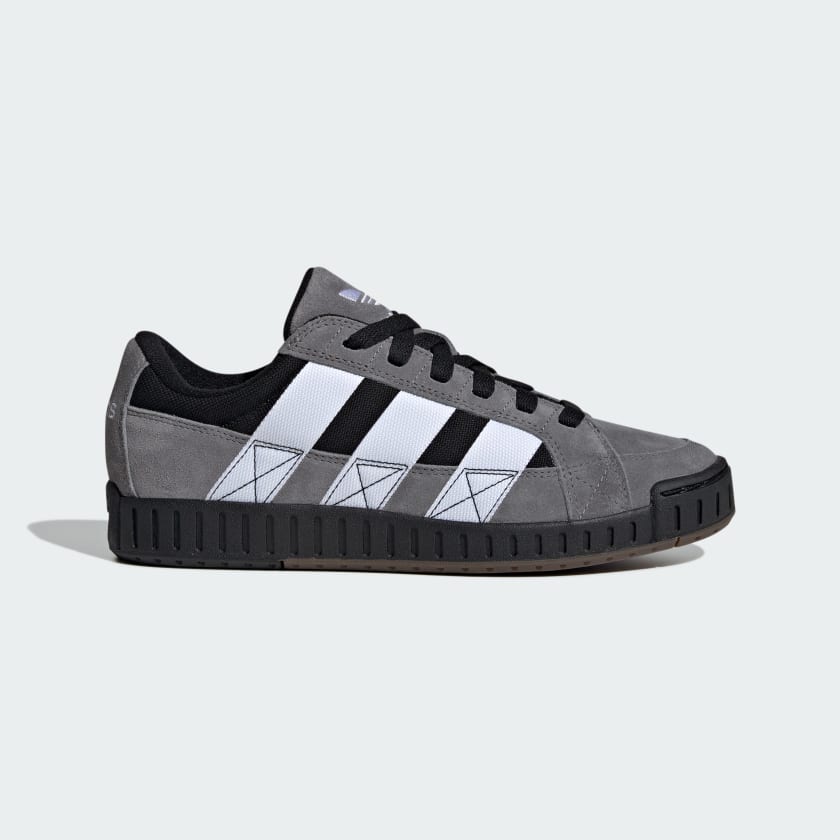Adidas concue en france store