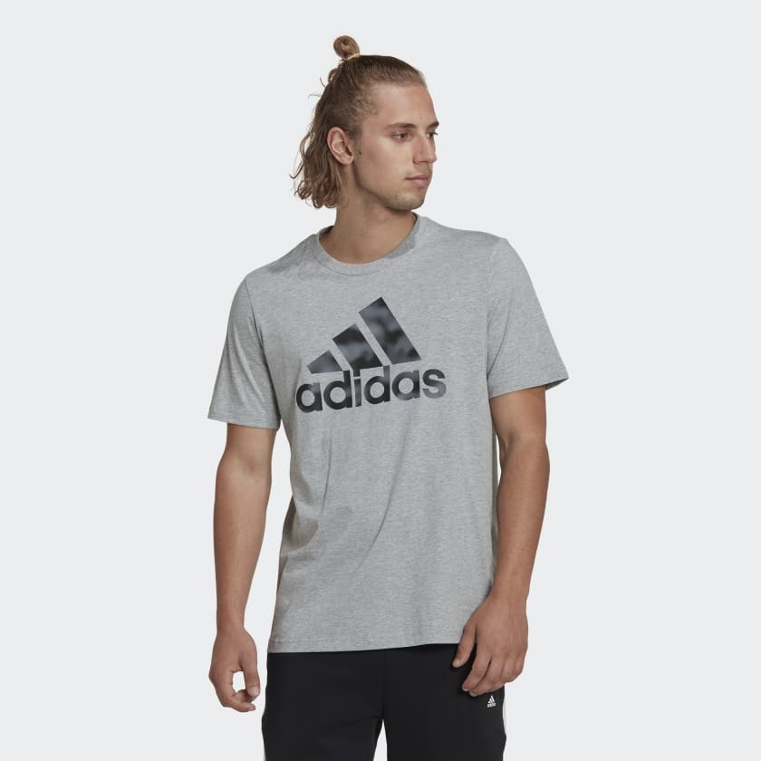 adidas Remera Essentials Estampado Camuflaje Gris adidas Argentina