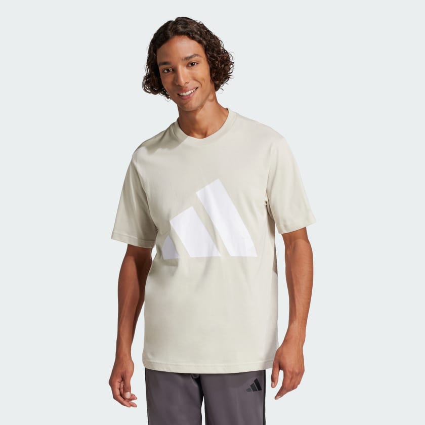 アンブロ半袖Tシャツエッセンシャルビッグロゴ T_JE8933_21_model.jpg