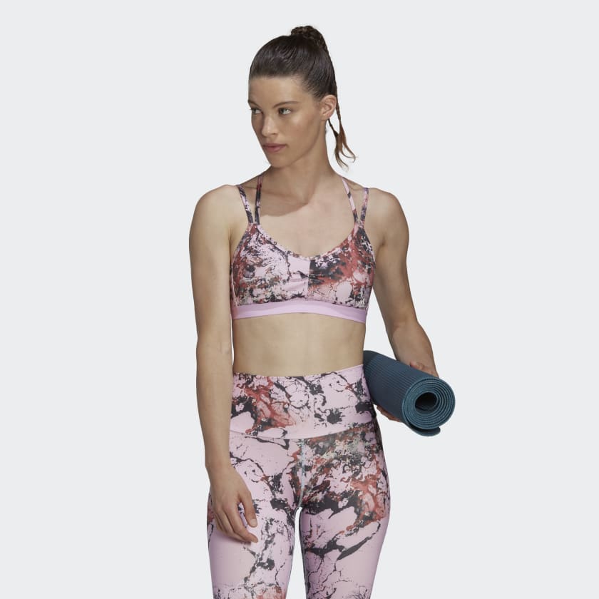 Sujetador Yoga Essentials Studio Light-Support Allover Print - Violeta  adidas | adidas España