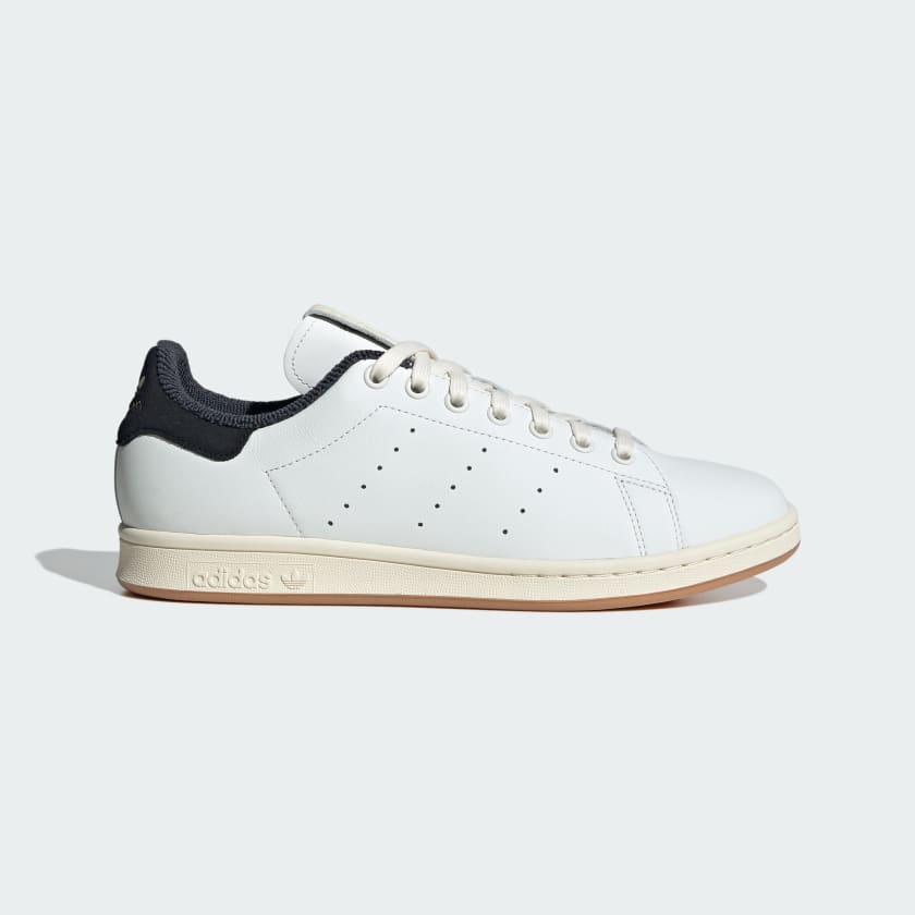 Adidas originals stan smith vulc black and white deals trainers