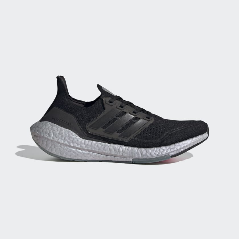 Ultra boost todo preto hotsell