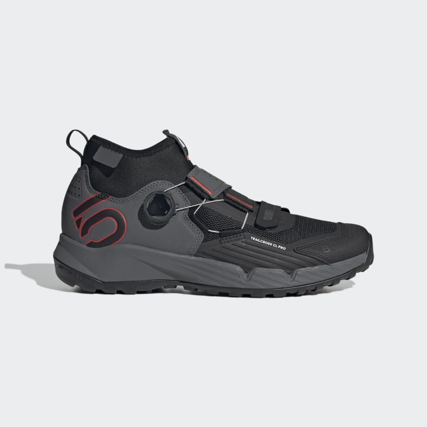 Adidas mountain climbing shoes discount