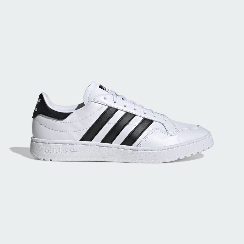Adidas sport court