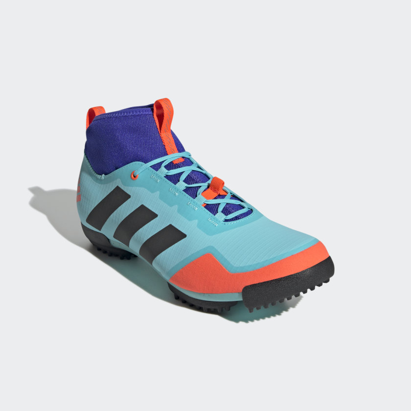 [Linket bilde fra assets.adidas.com]