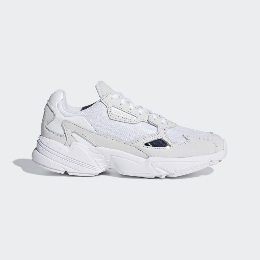 white runners adidas