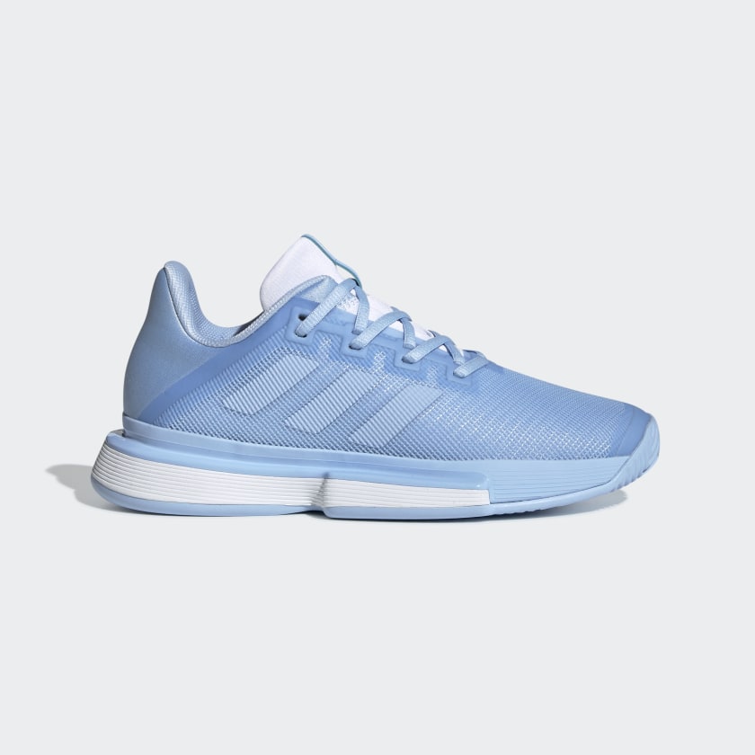 blue tennis shoes