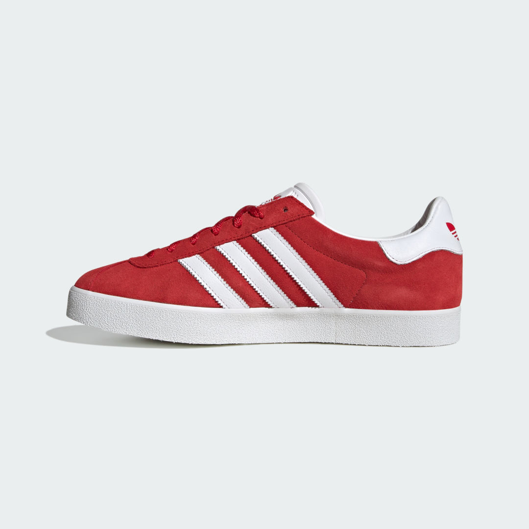 

adidas Tenis Gazelle 85 Unisex, Better scarlet/blanco/oro gris