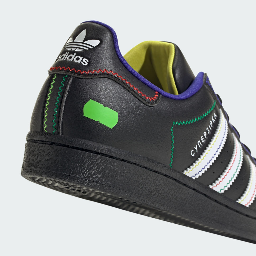 

adidas Tenis Superstar x Kseniaschanider Mujer, Negro/night flash/solar verde