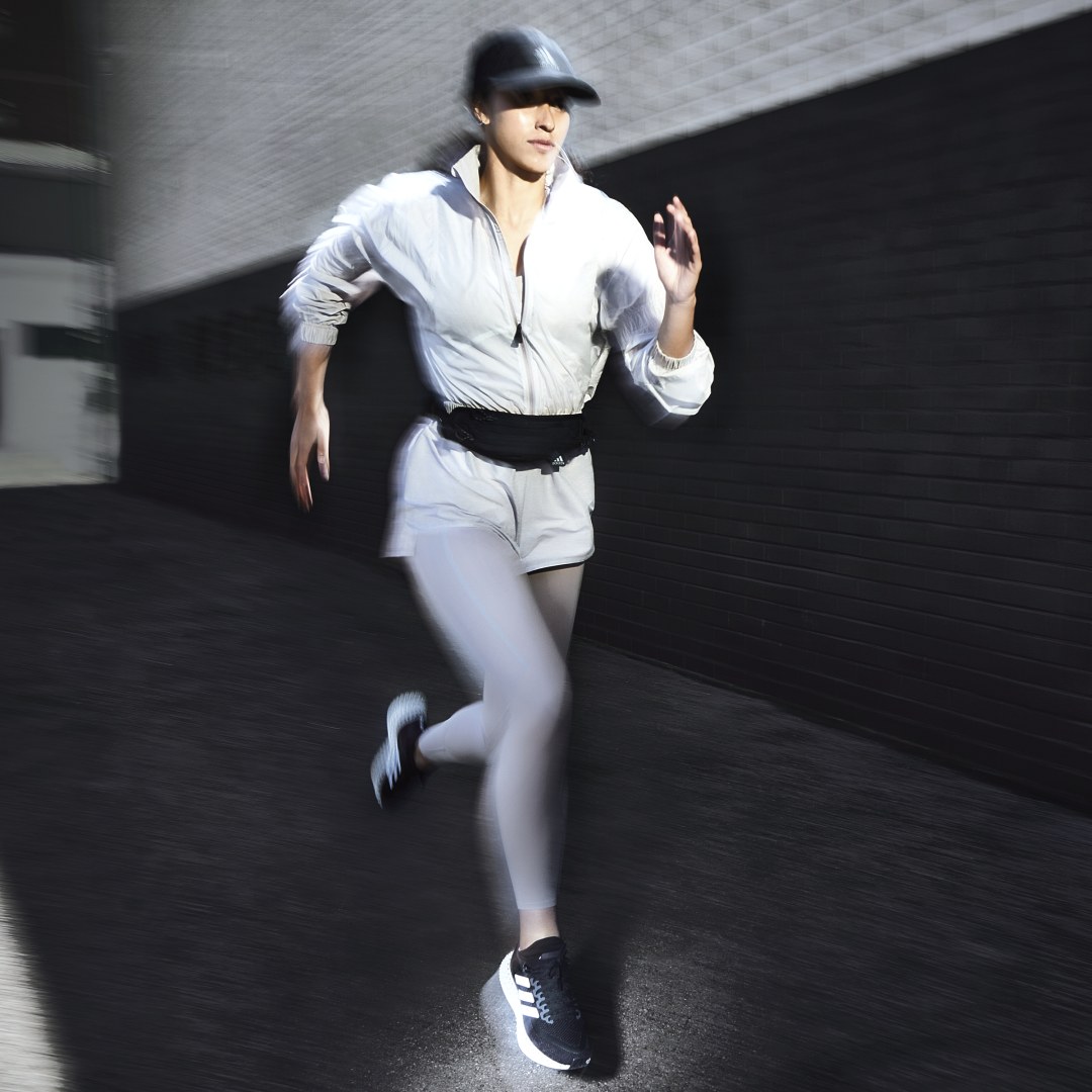 

Chaqueta Best of adidas Mujer, Gris