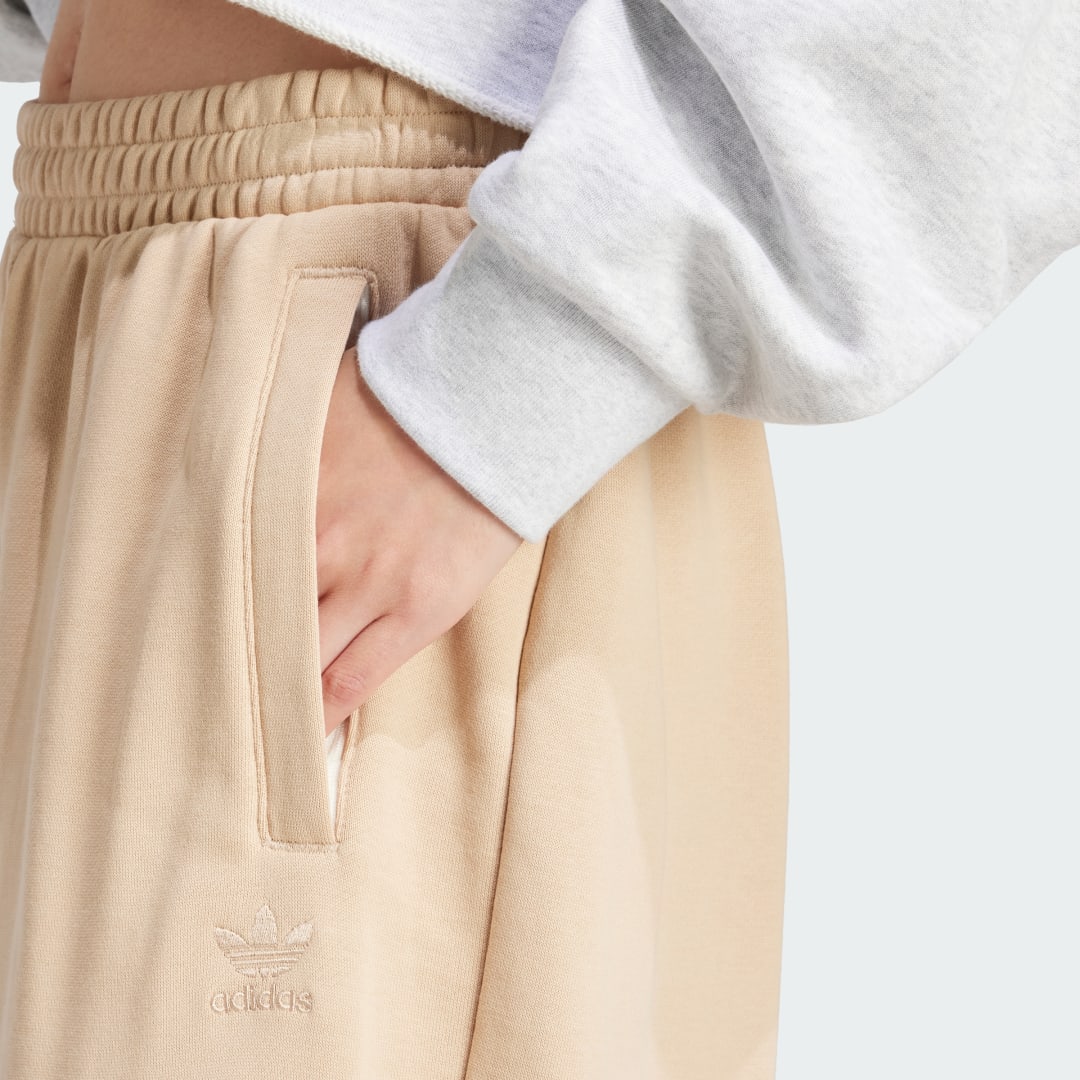 

adidas Pantalón Deportivo Corte Holgado Mujer, Beige