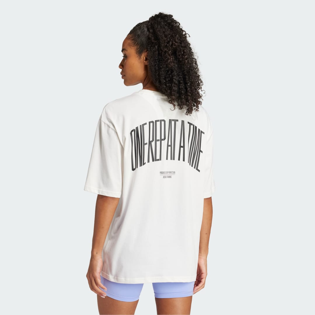 

adidas Playera Strength Estampada Mujer, Chalk blanco